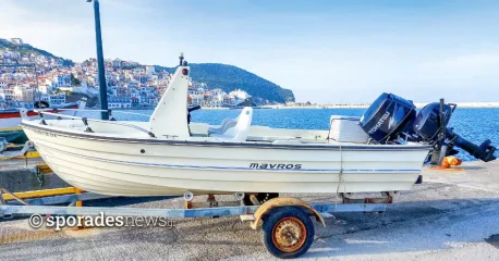 Σκόπελος | Πωλείται βάρκα MAVROS με δύο εξωλέμβιες μηχανές TOHATSU (φωτογραφίες)