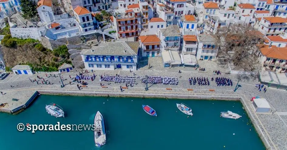 Σκόπελος | Απομάκρυνση οχημάτων λόγω της παρέλασης της 25ης Μαρτίου