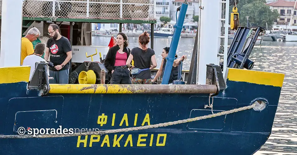 Το ερευνητικό σκάφος "Φιλία" του ΕΛΚΕΘΕ στο λιμάνι της Σκοπέλου