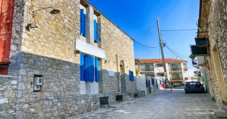 Ενοικιάζεται επαγγελματικός χώρος σε κεντρικό σημείο της Σκοπέλου - 2 ορόφων συνολικού εμβαδού 170μ2, από Ιανουάριο 2026