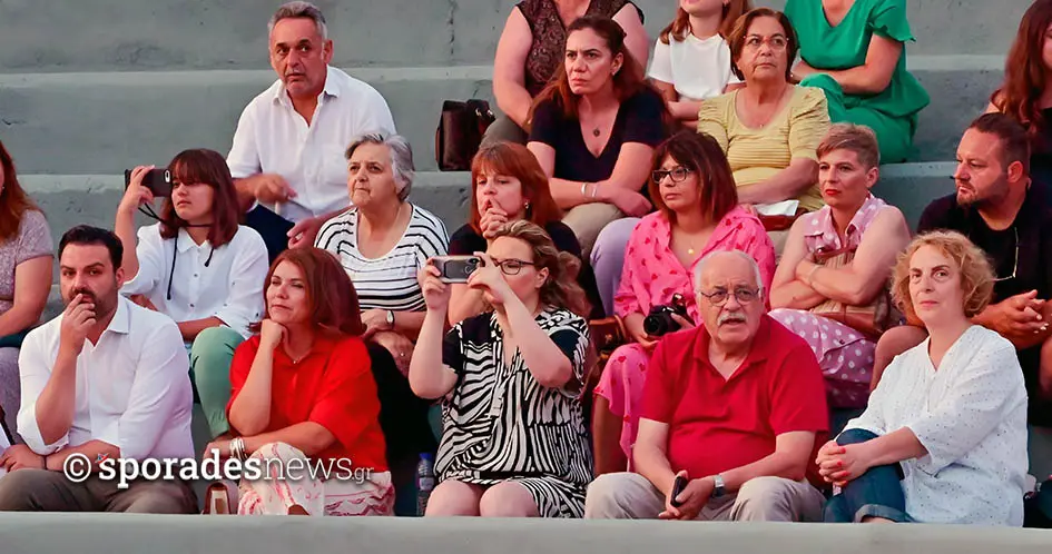 Γιορτή λήξης Σχολικού Έτους στο 1ο Πεπαρήθειο Δημοτικό Σχολείο Σκοπέλου: Ένα Ταξίδι στην Ιωνία της Μνήμης και της Ελπίδας