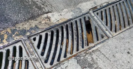 Επικίνδυνες σχάρες ομβρίων προκαλούν αναστάτωση σε επαγγελματίες οδηγούς και κατοίκους - Άμεση παρέμβαση ζητούν οι πολίτες