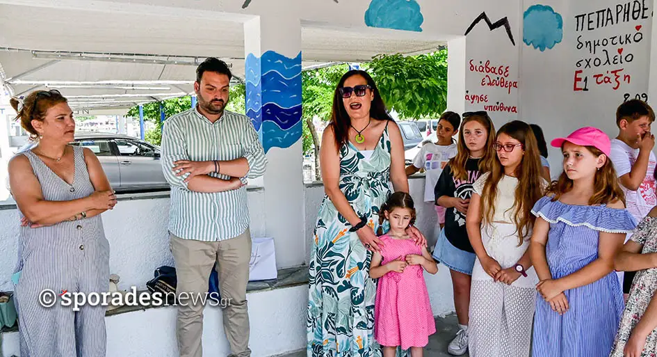Μια "νότα" πολιτισμού στο λιμάνι της Σκοπέλου – Η πρώτη υπαίθρια δανειστική βιβλιοθήκη από μαθητές του Πεπαρήθειου Δημοτικού