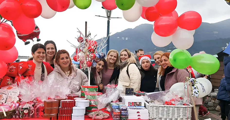 Σας ευχόμαστε καλές γιορτές και σας ευχαριστούμε από καρδιάς για τη στήριξή σας!