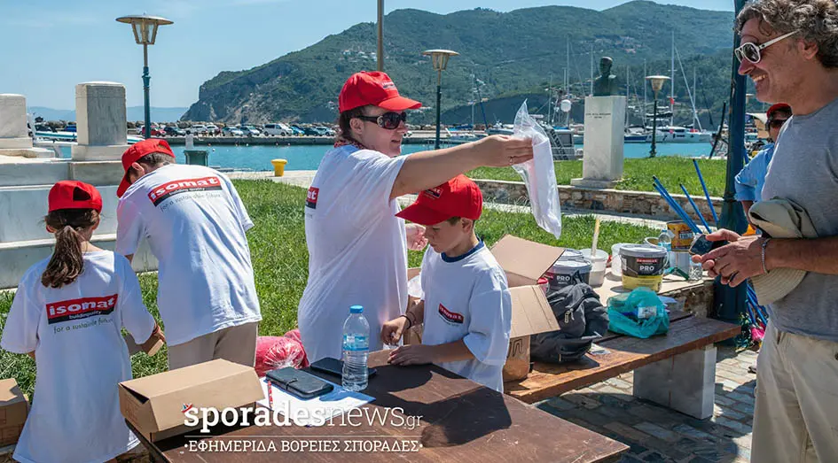 «Σκαλί, σκαλί ασπρίζουμε τη Σκόπελο» | Ξεκίνησε η καλοκαιρινή δράση εθελοντισμού και φροντίδας του νησιού