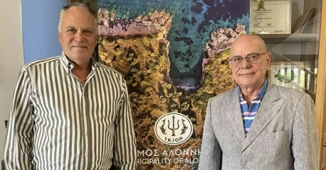 Δήμος Αλοννήσου | Νέα συνεργασία για την Τουριστική Προβολή [Δ.Τ.] - Ο Δήμαρχος Αλοννήσου Παναγιώτης Αναγνώστου με τον Νότη Μαρτάκη